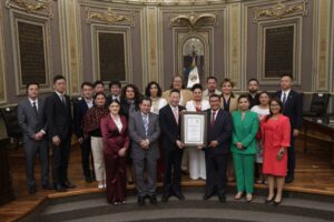 🇲🇽🤝🇨🇳 Puebla y China dieron un paso importante para fortalecer la cooperación académica, cultural, educativa y económica entre ambas naciones. Durante una visita al Congreso del Estado, el diputado Pável Gaspar Ramírez recibió al embajador de la República Popular China en México, Chen Daojiang, con el objetivo de impulsar nuevos proyectos de colaboración y estrechar los lazos de amistad. 🌎📚✨